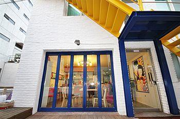 Hostel Zzzip In Hongdae Seoul