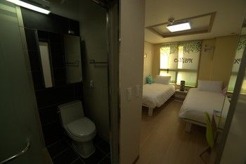 Cozybox Hotel