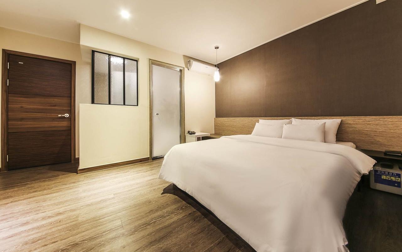 Western River Gangseo Hotel