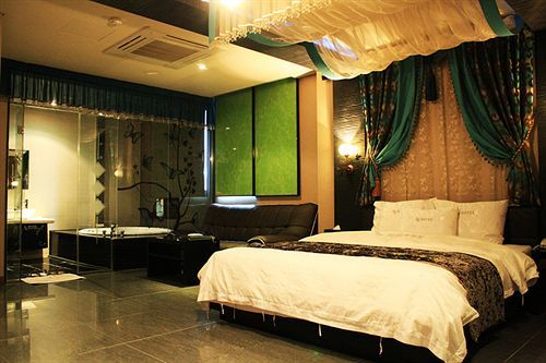 Hotel Jj 2*