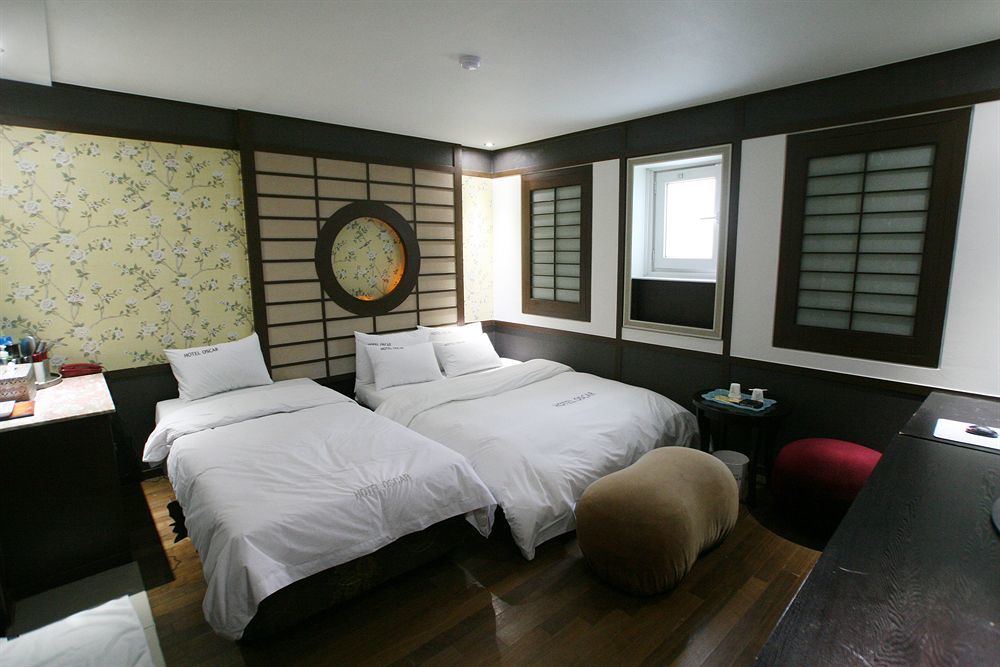 Leaders Hotel