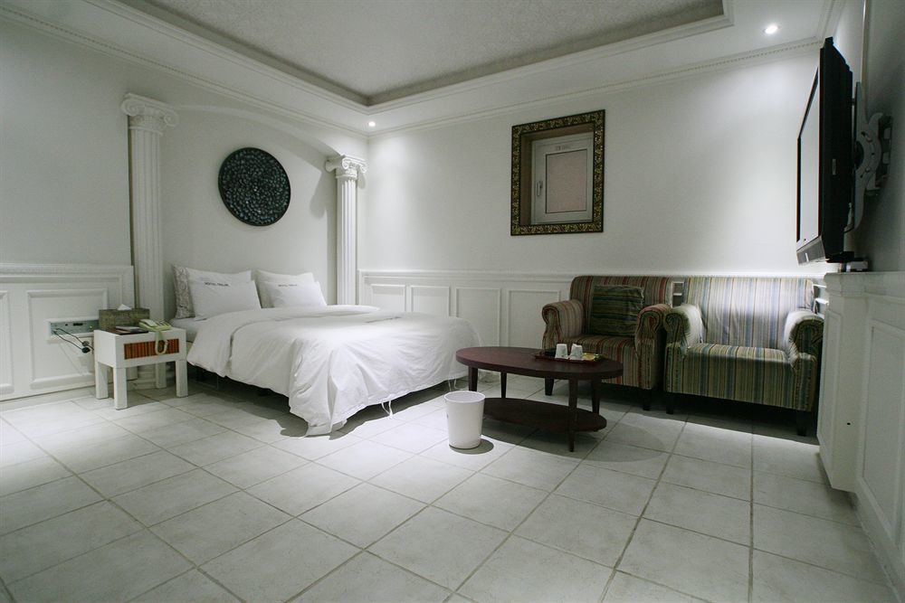 Leaders Hotel
