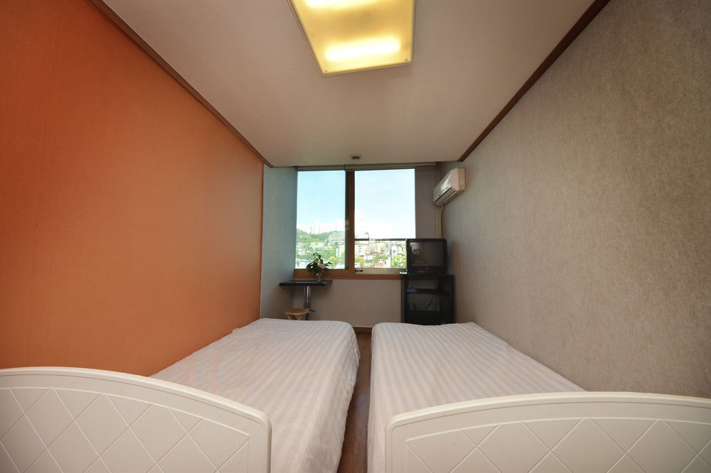 Hotel B & J Open -