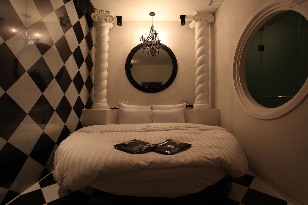 Nine Star Motel 2*