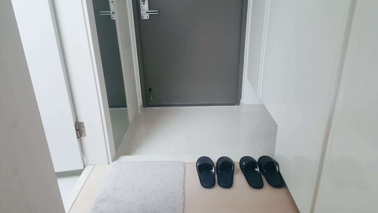 J Studio Gangnam Station