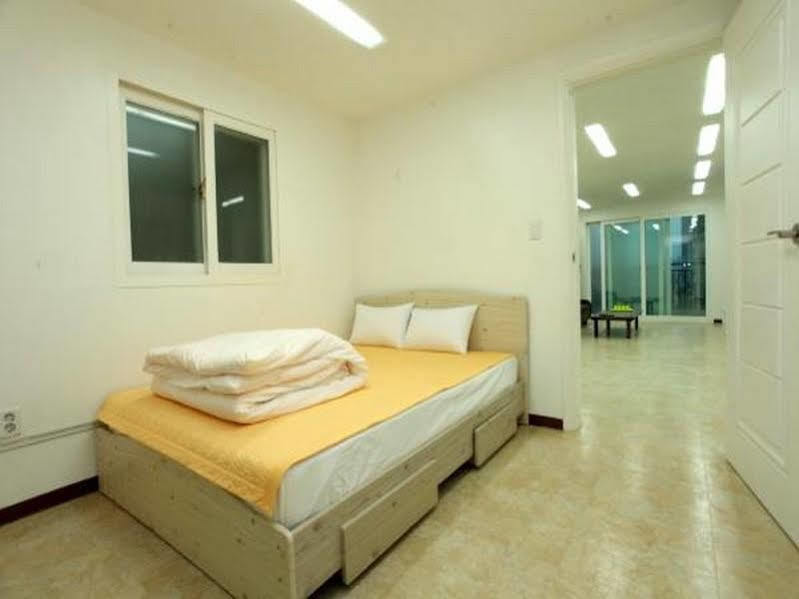 J-honor Hotel *