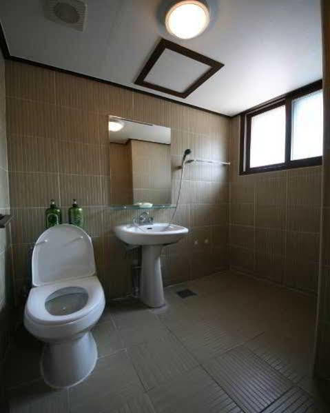 Guest house Red Panda Myeongdong 2*
