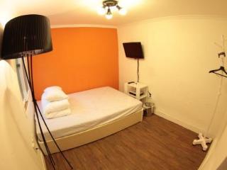 Pop @ Itaewon Guesthouse 2* Seoul