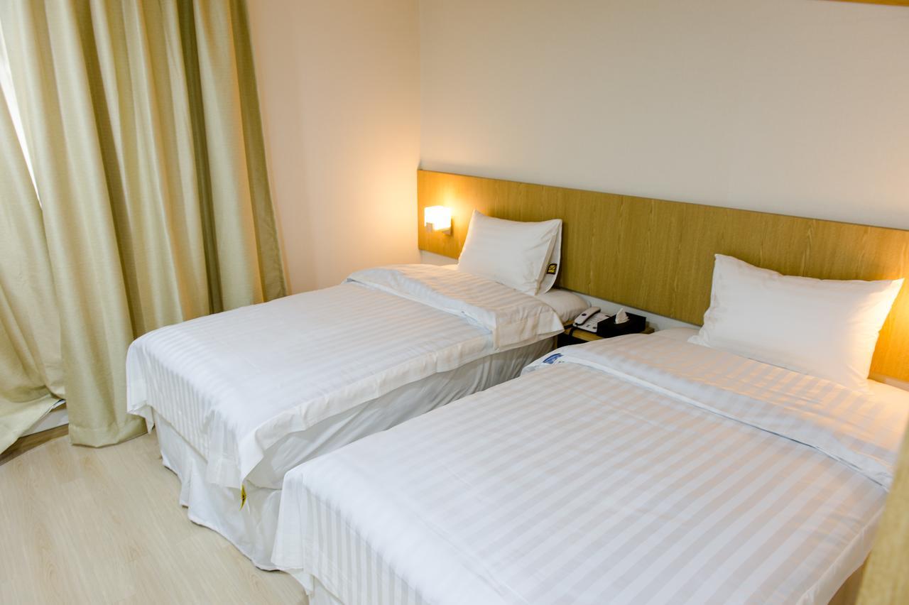 Hotel Khan 3*