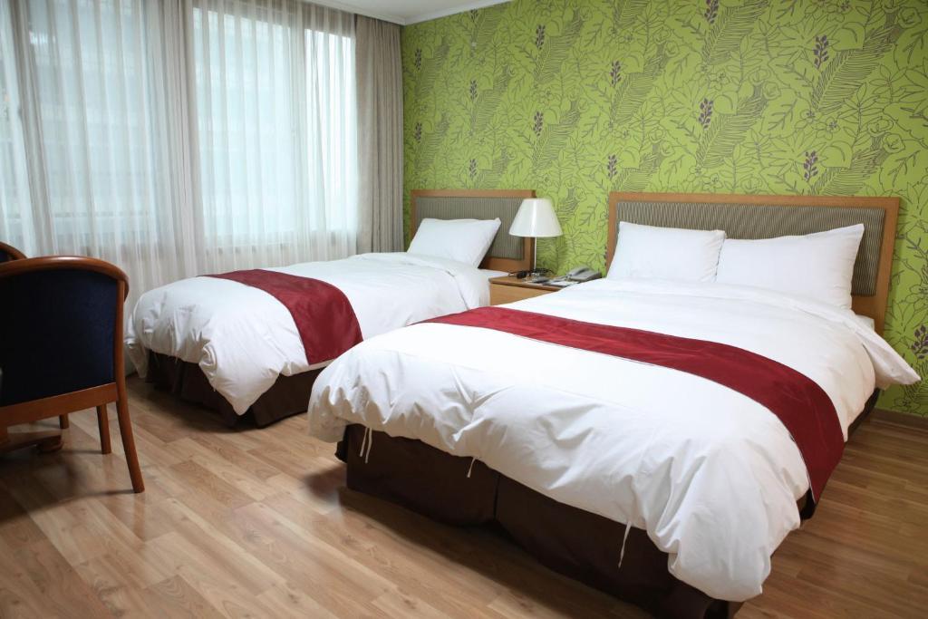 Eastgate Tower Hotel