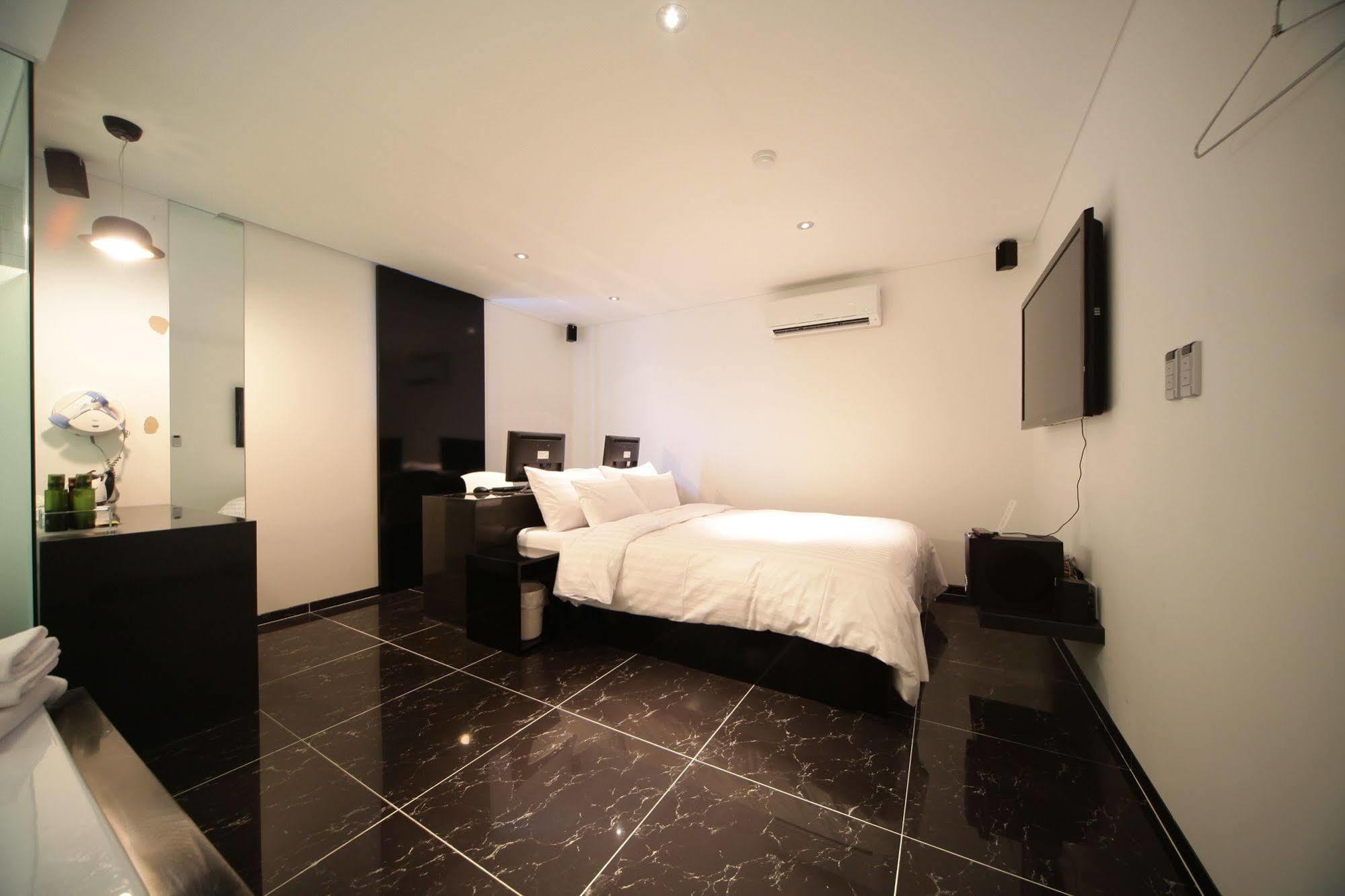 Hotel Pop1 2*