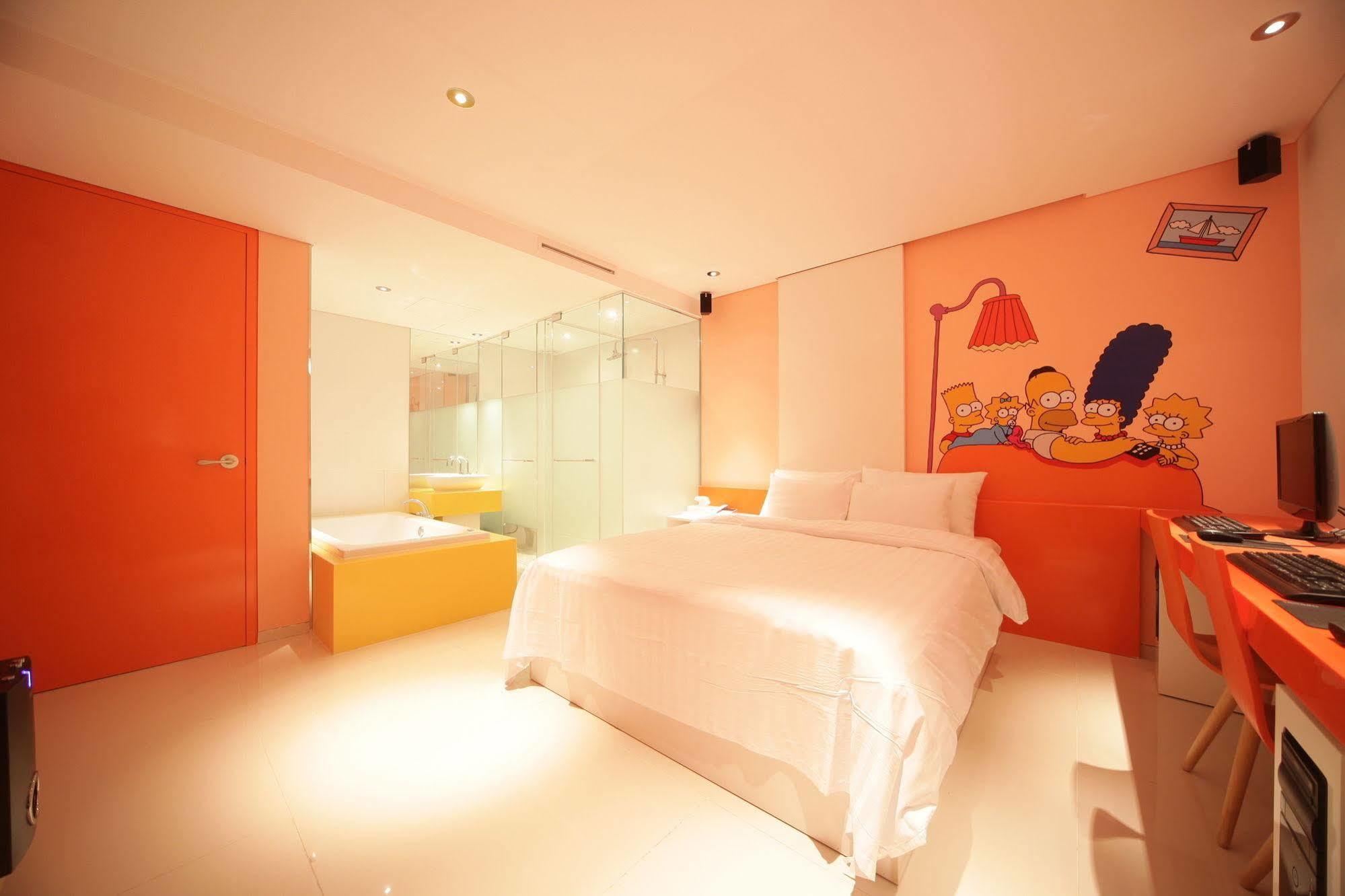 Pop1 Hotel 2*