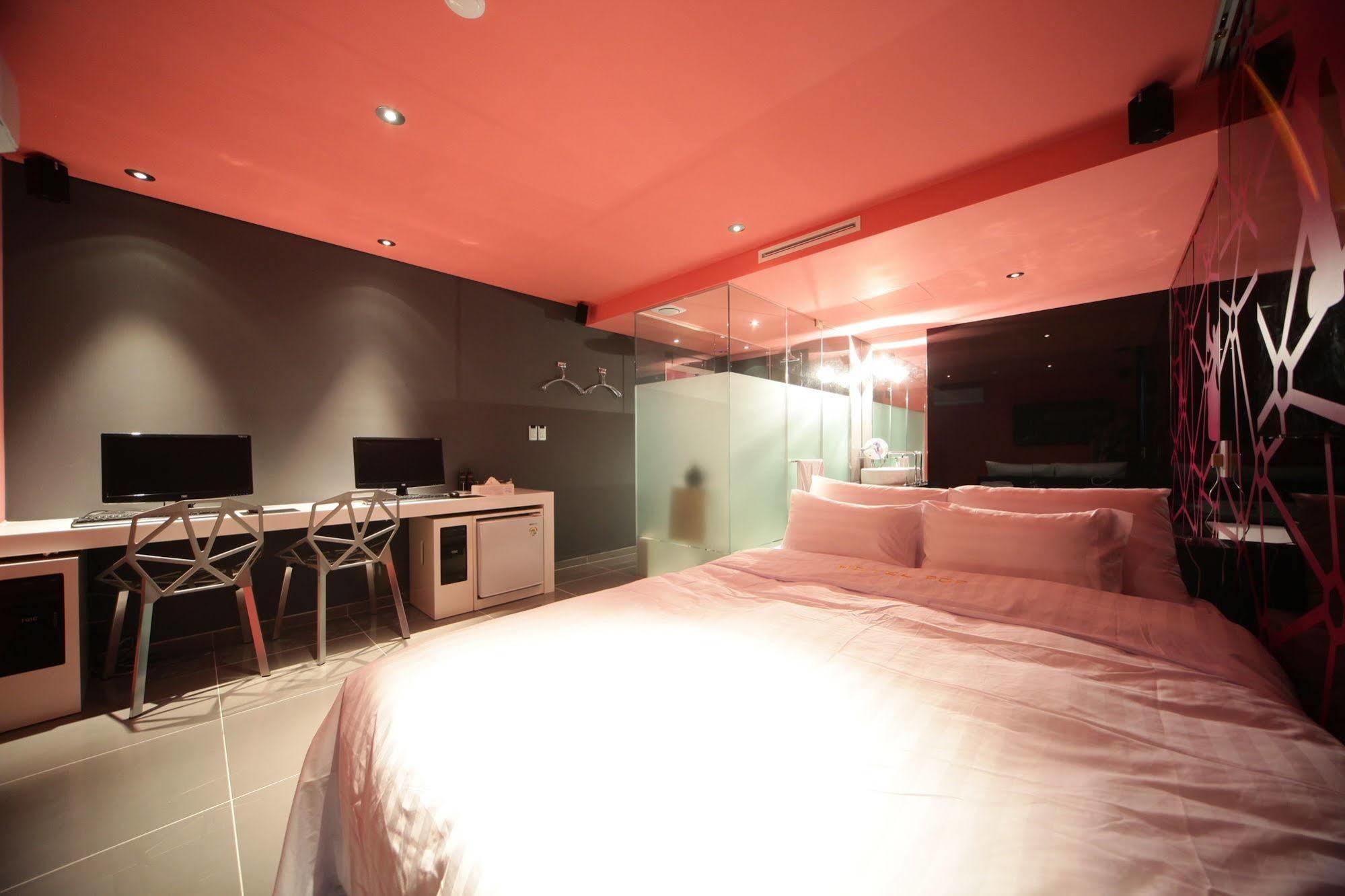 Pop1 2* Seoul