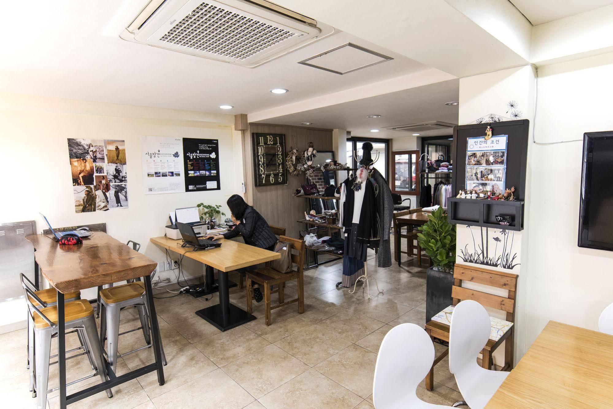 Roi House 2*