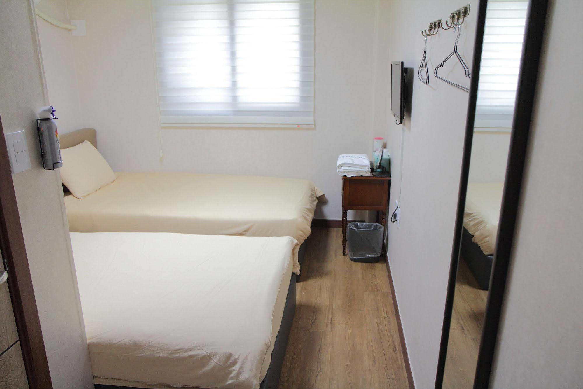 Myeongdong K 2 Hostel *