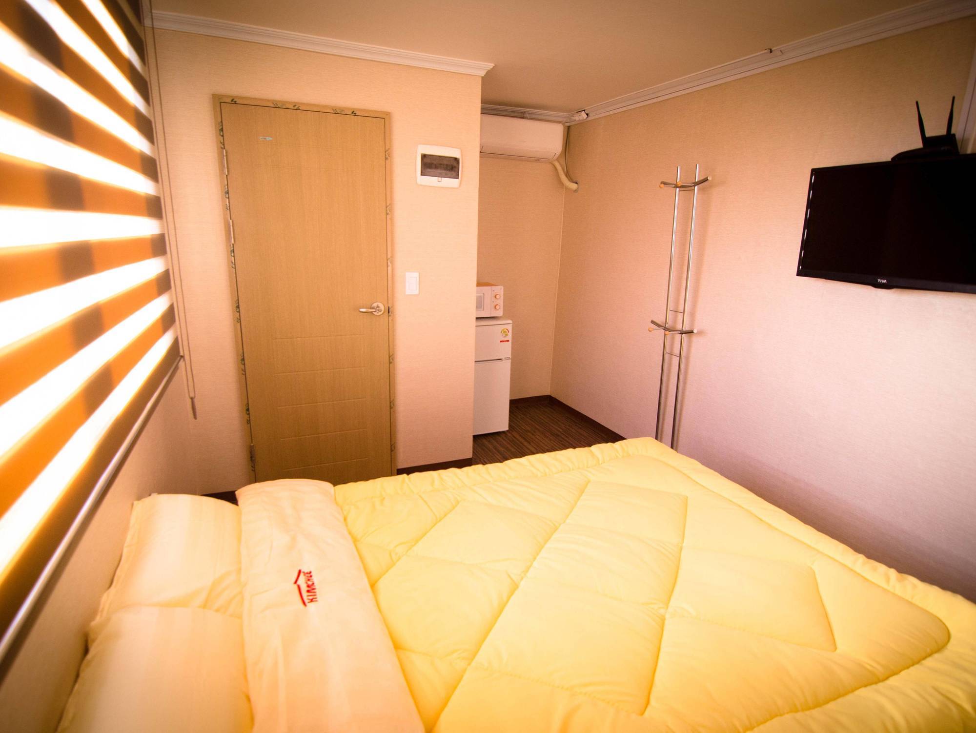 Yakorea Hongdae Hostel *