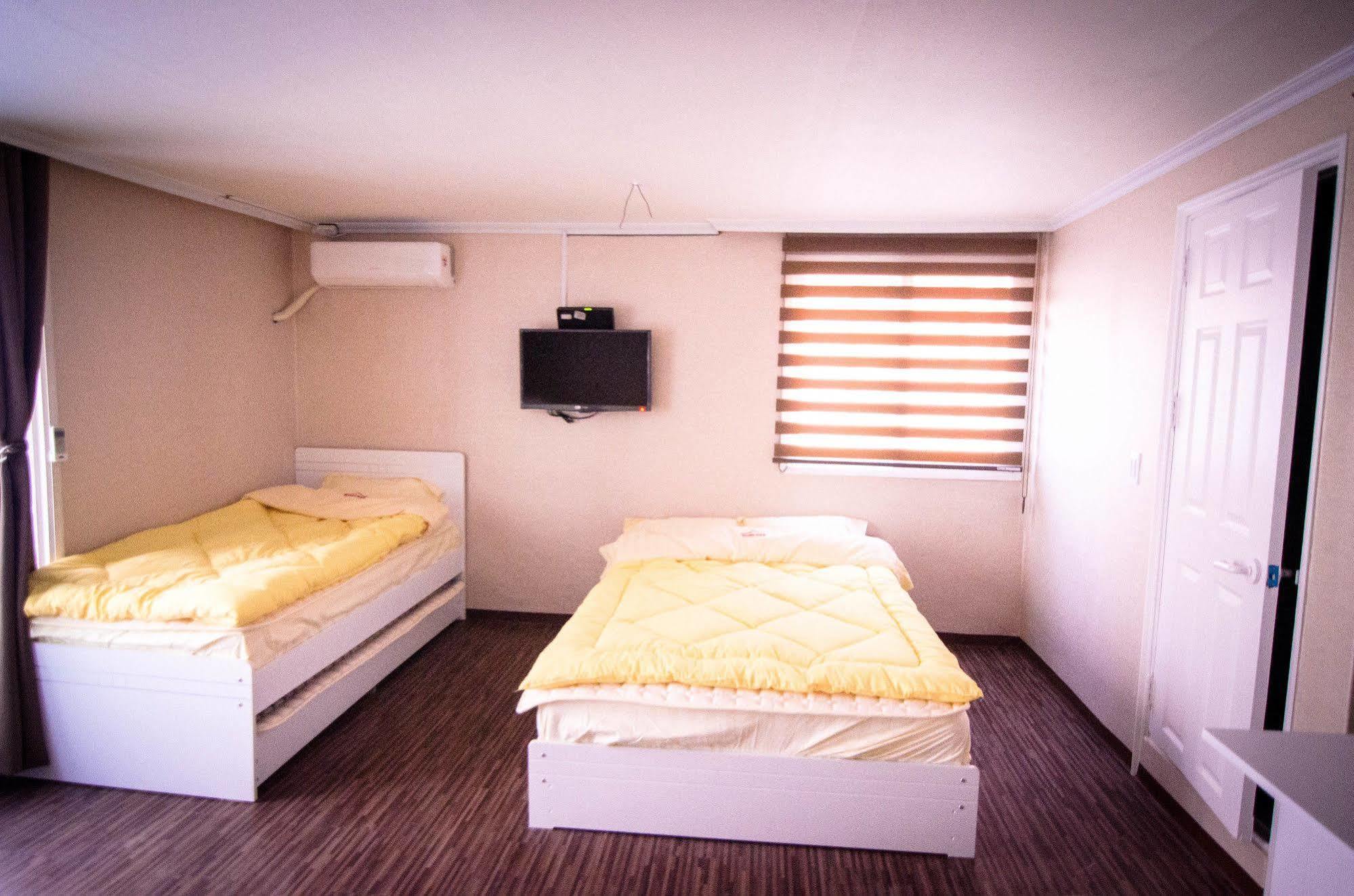 Yakorea Hongdae Hostel