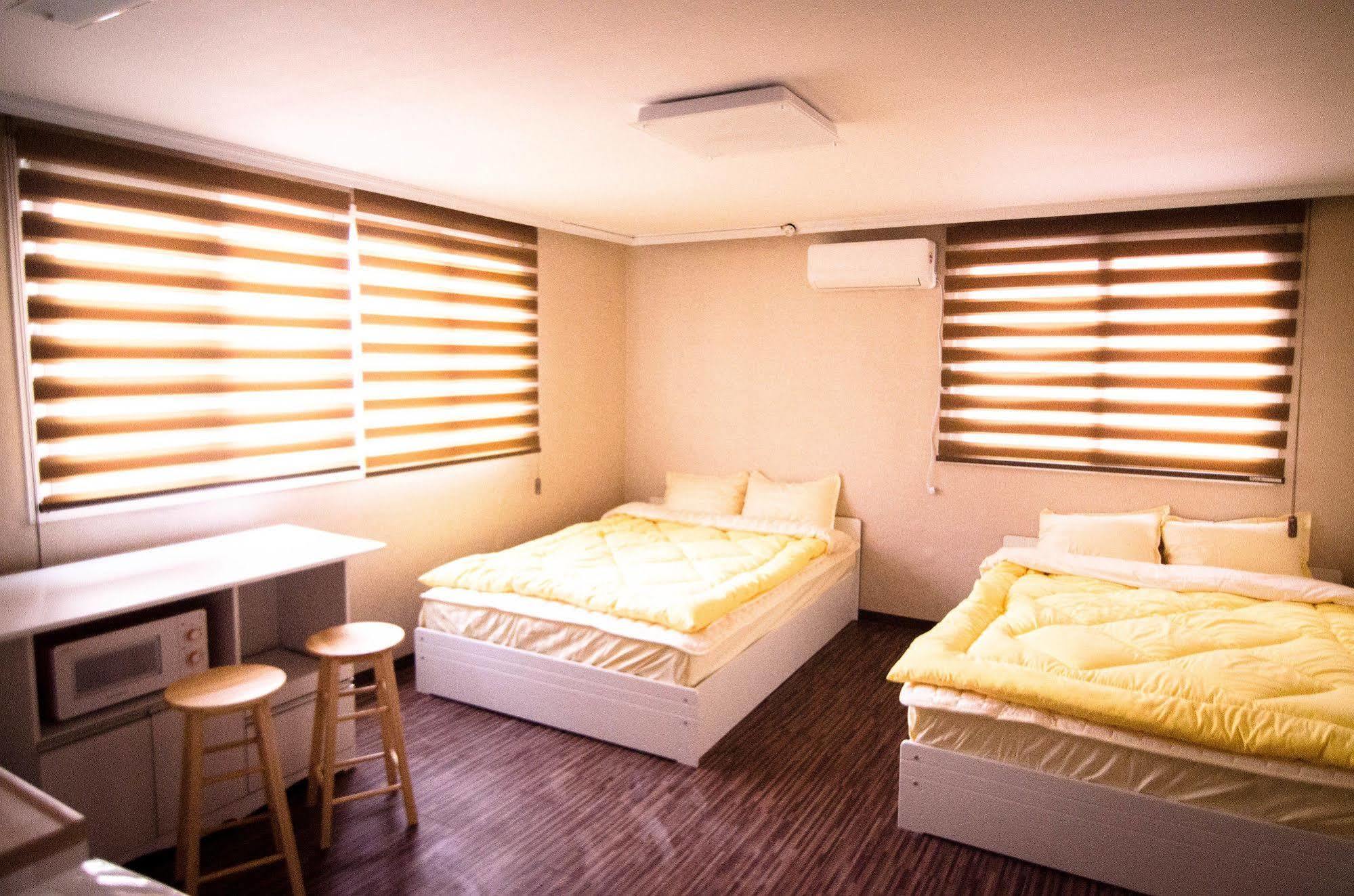 Hostel Yakorea Hongdae *