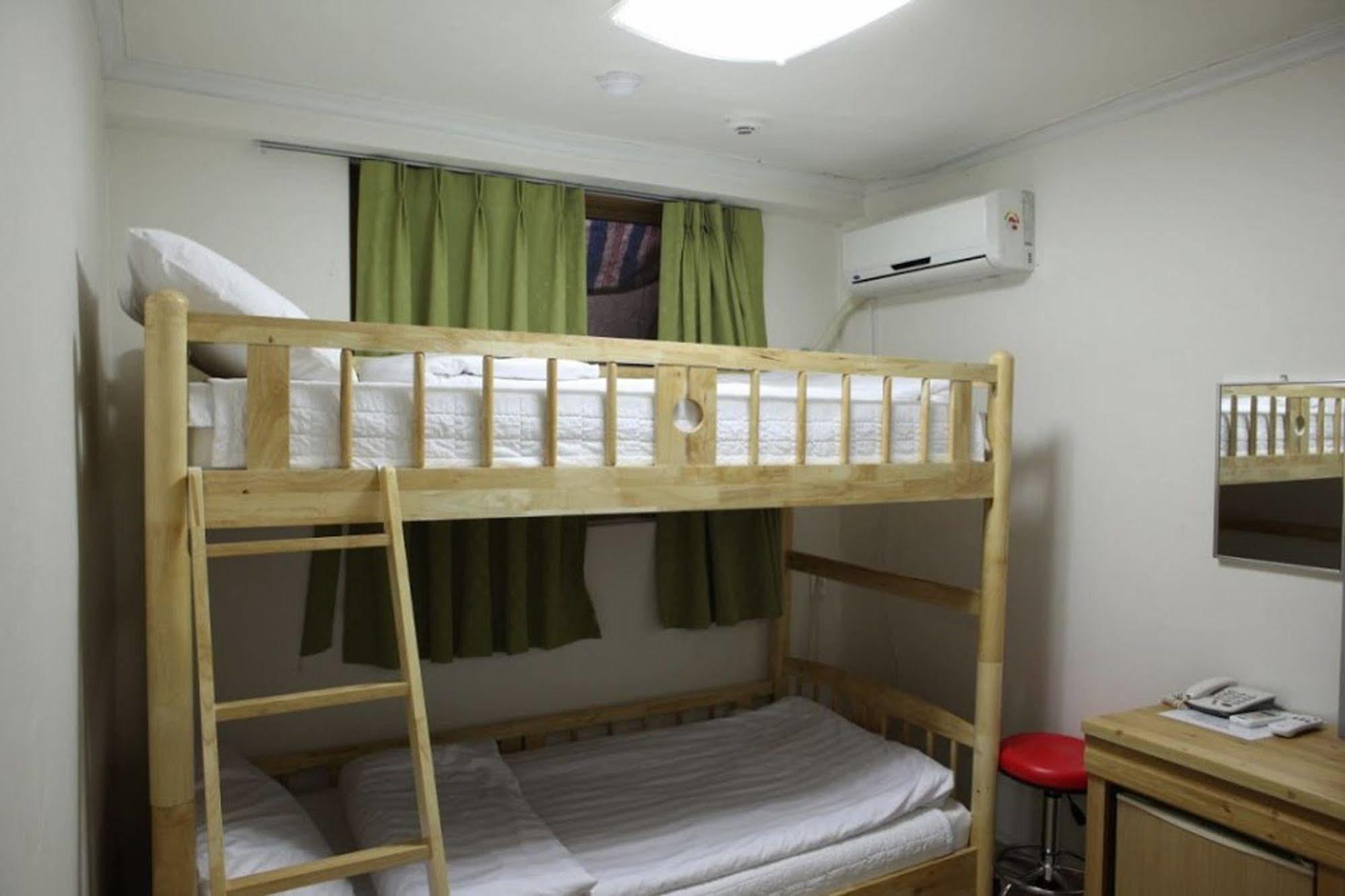 Hotel 24guesthouse Myeongdong 2*
