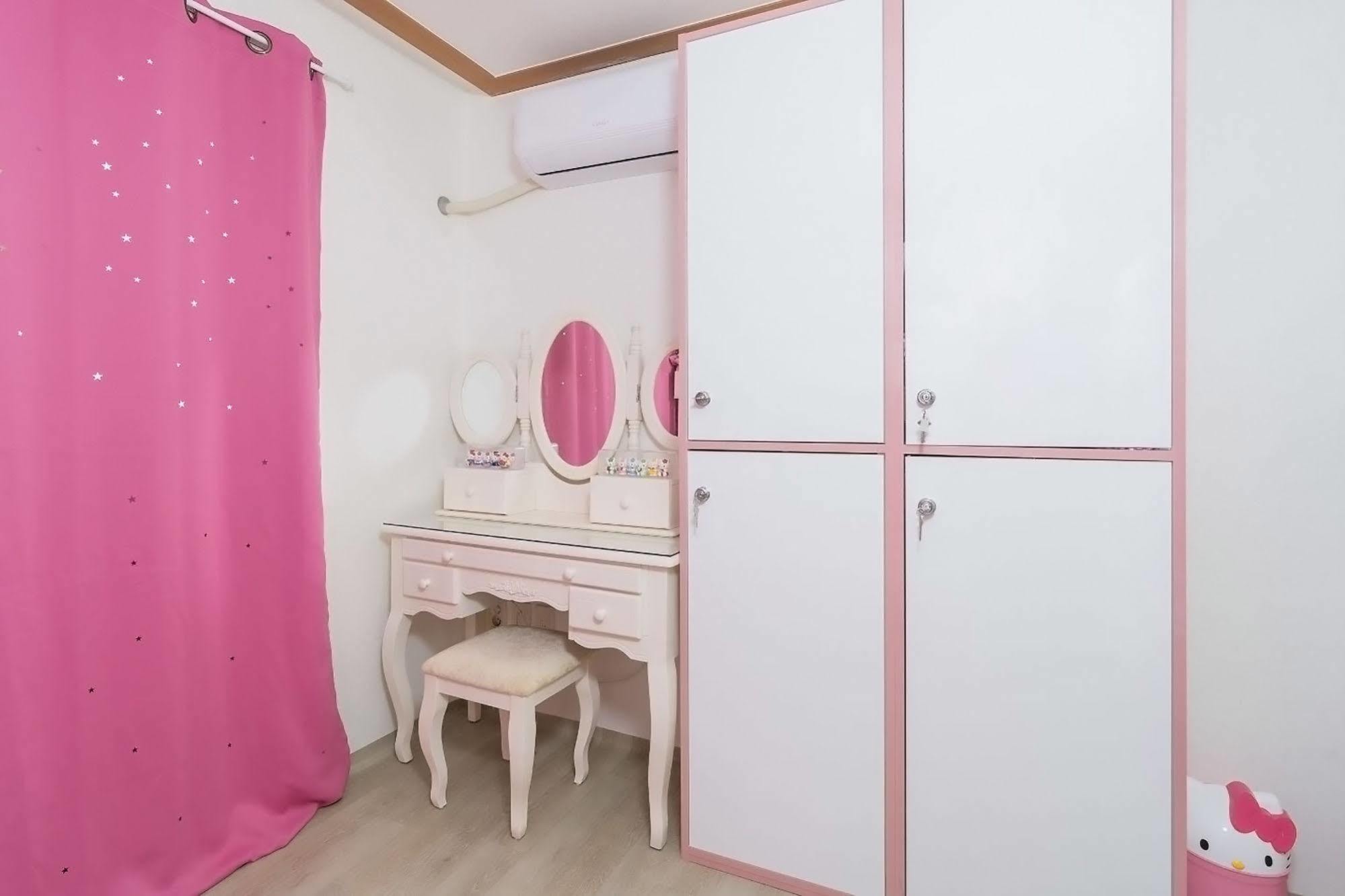 Asrama Nanu Pink - Female Only *