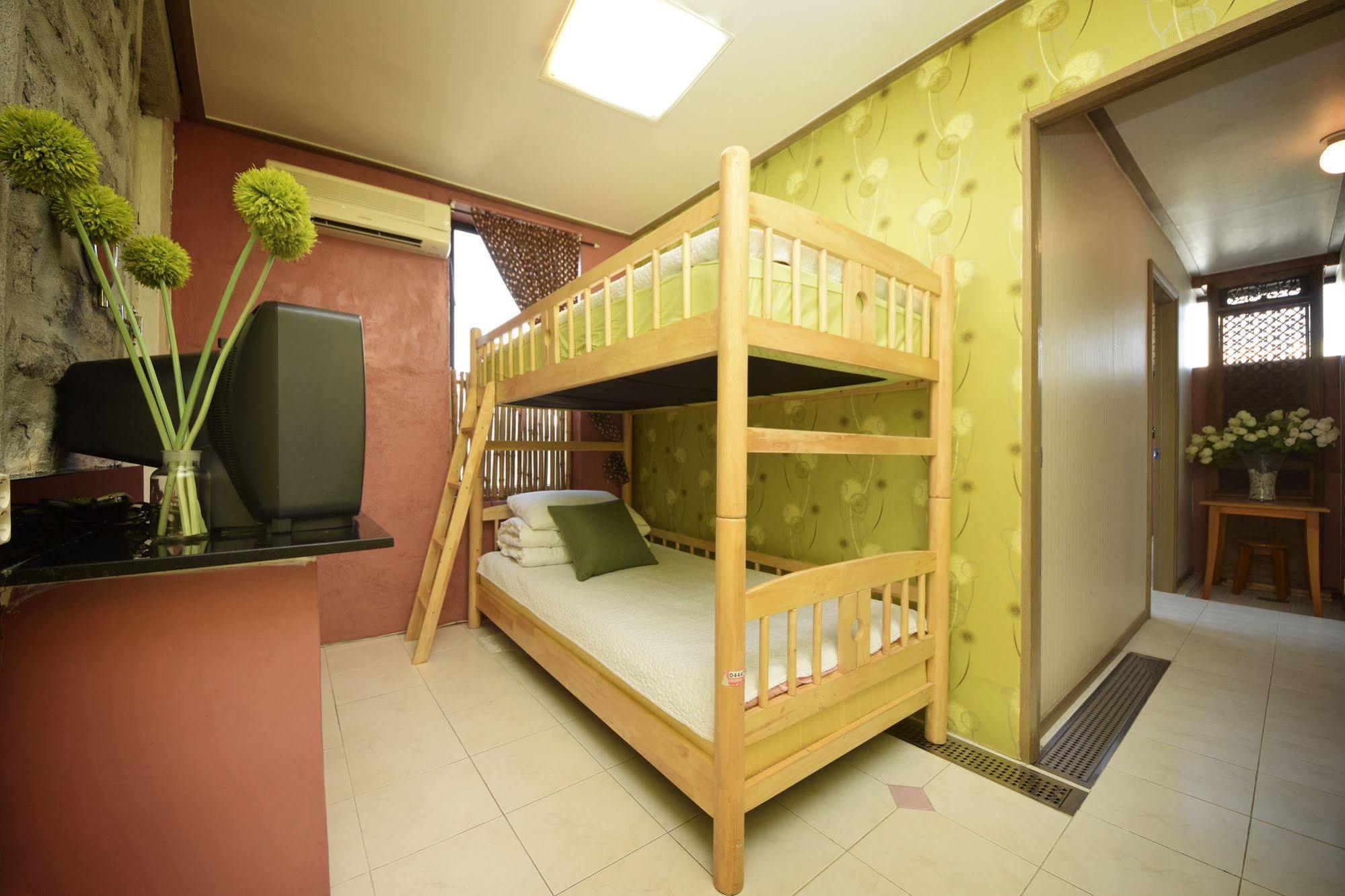 Hotel B & J Open -