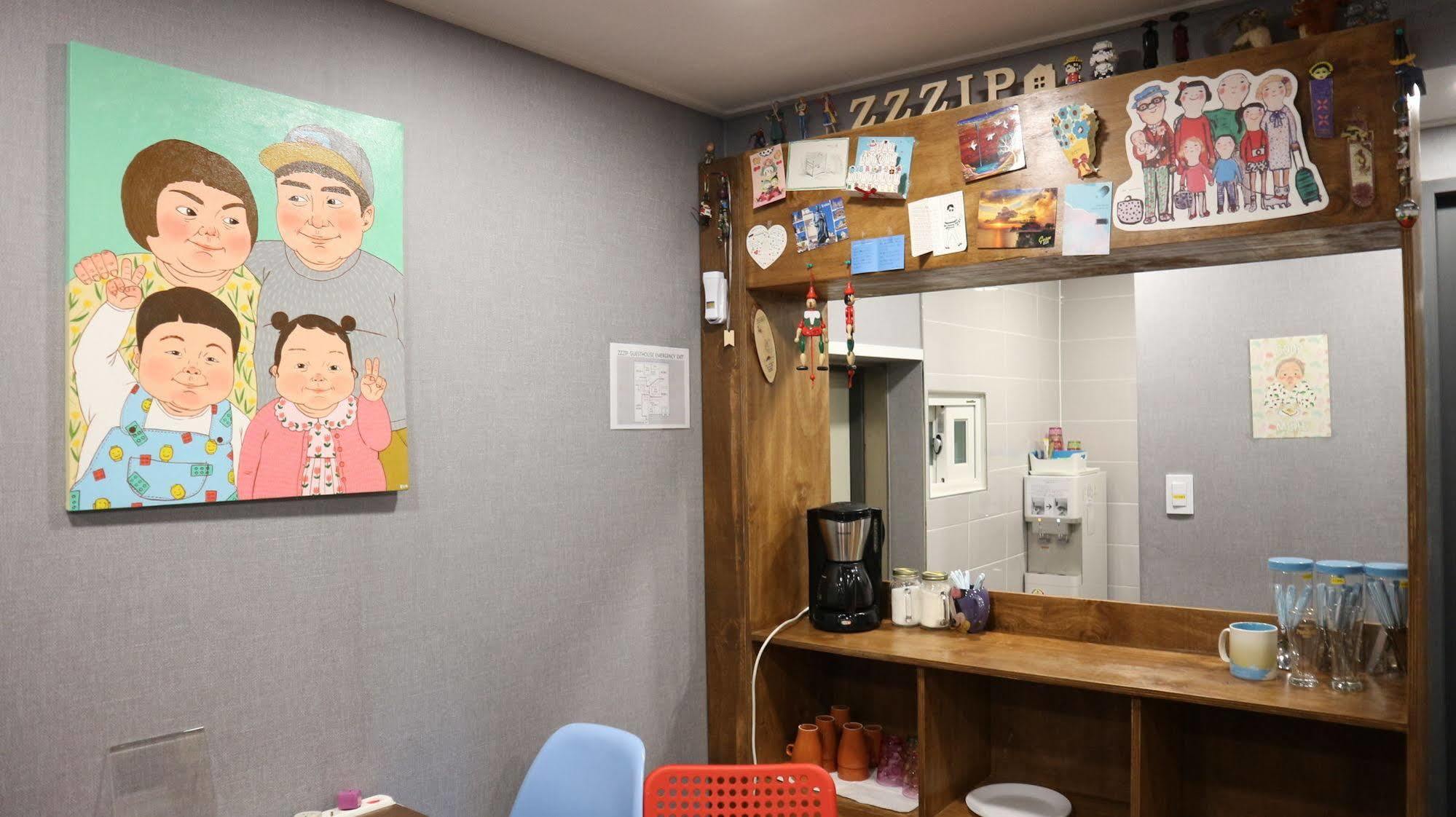Hostel Zzzip In Hongdae