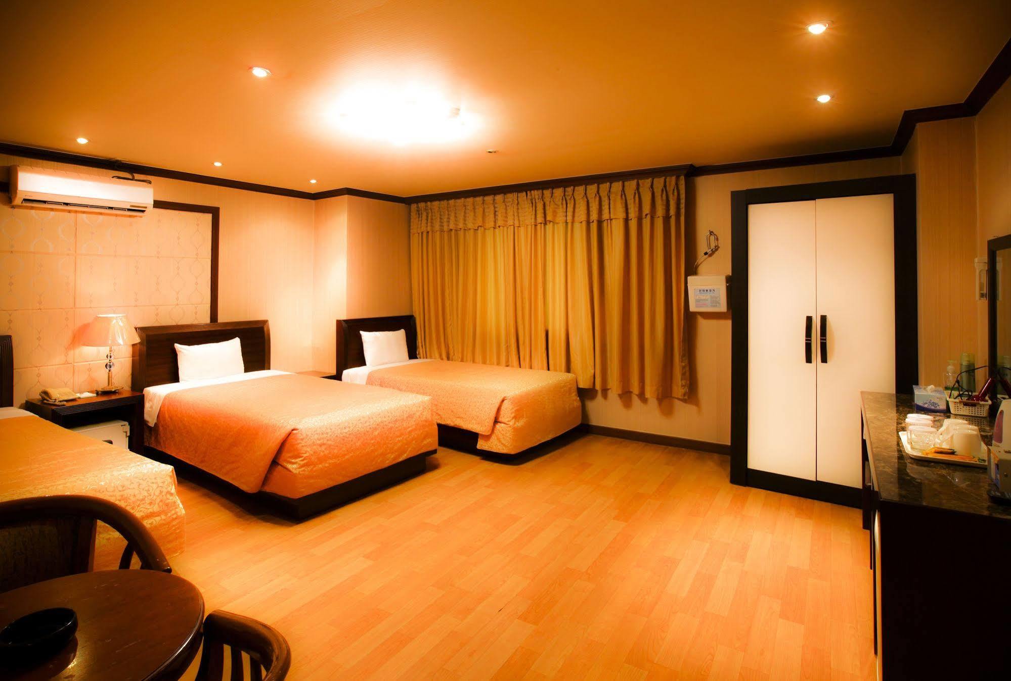 Namdaemun Palace 3*