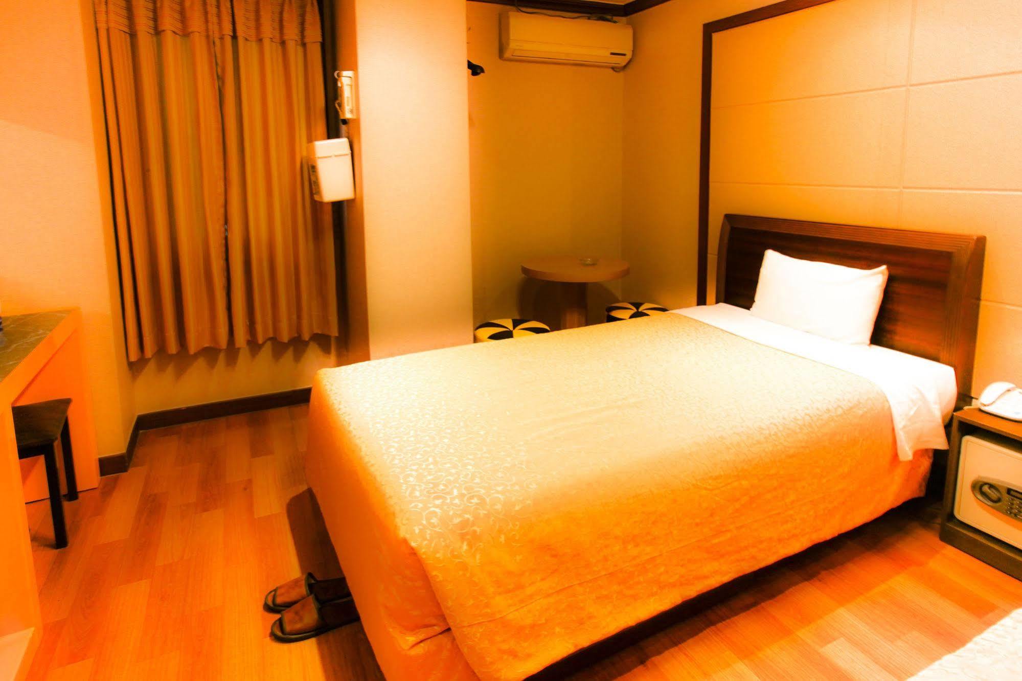 Namdaemun Palace 3*