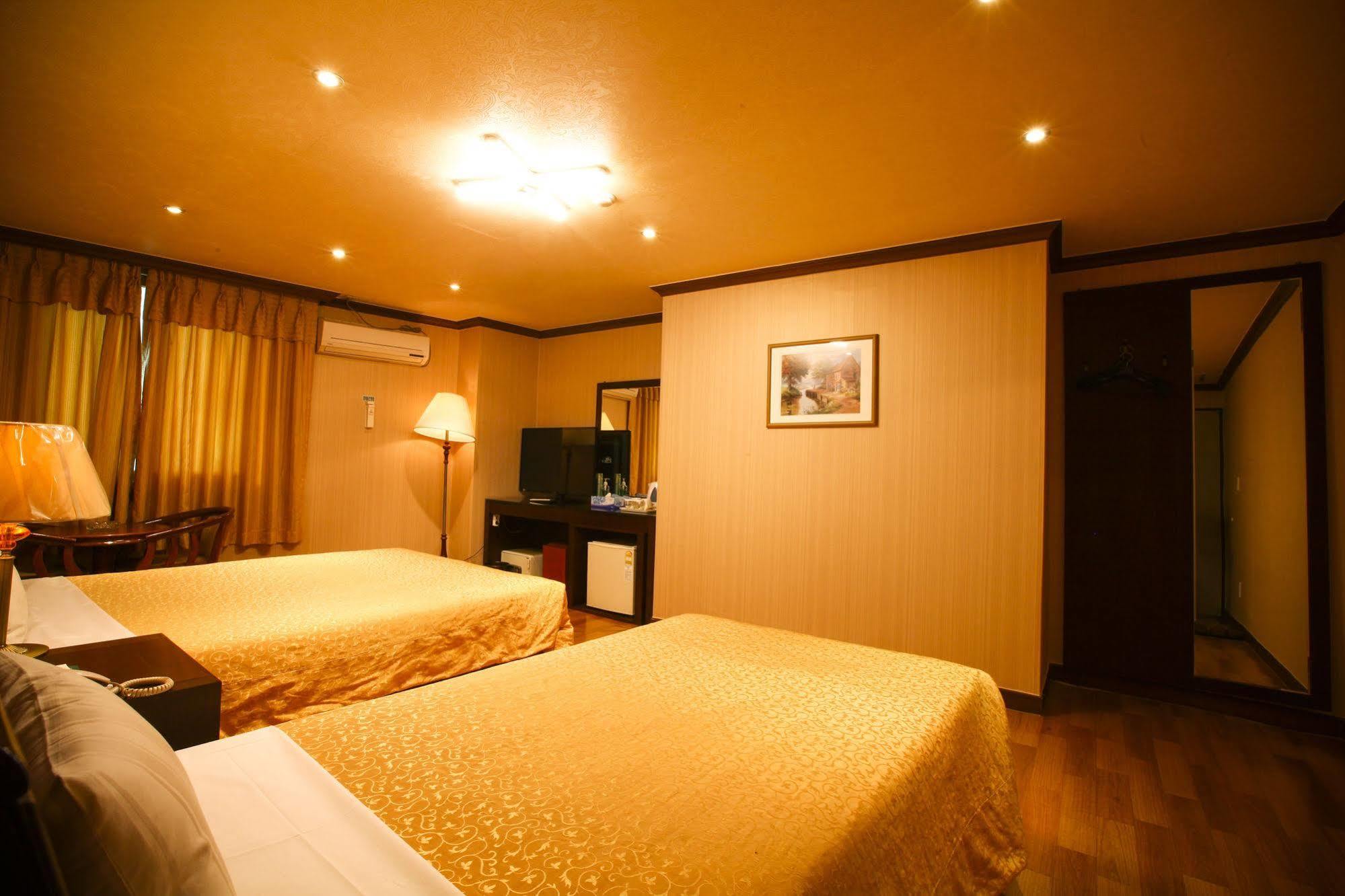 Namdaemun Palace 3*