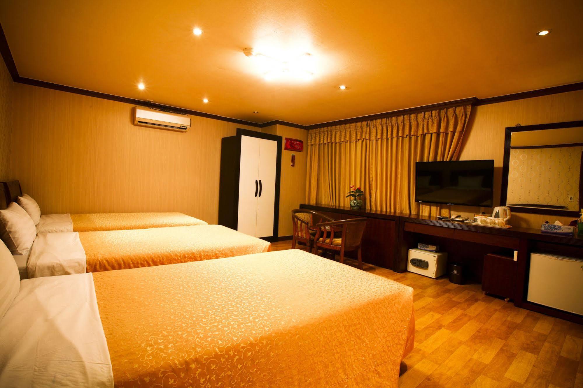 Namdaemun Palace 3*