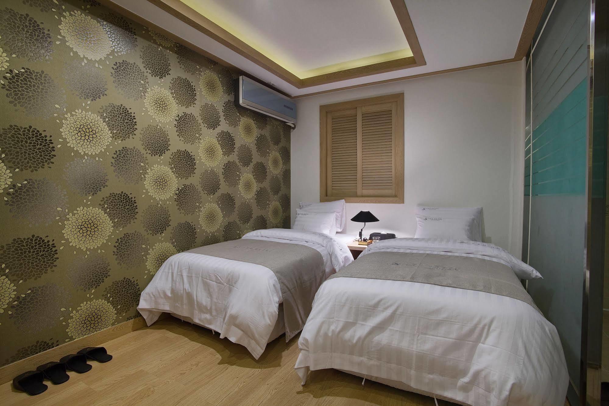 Lex Tourist Hotel 2*