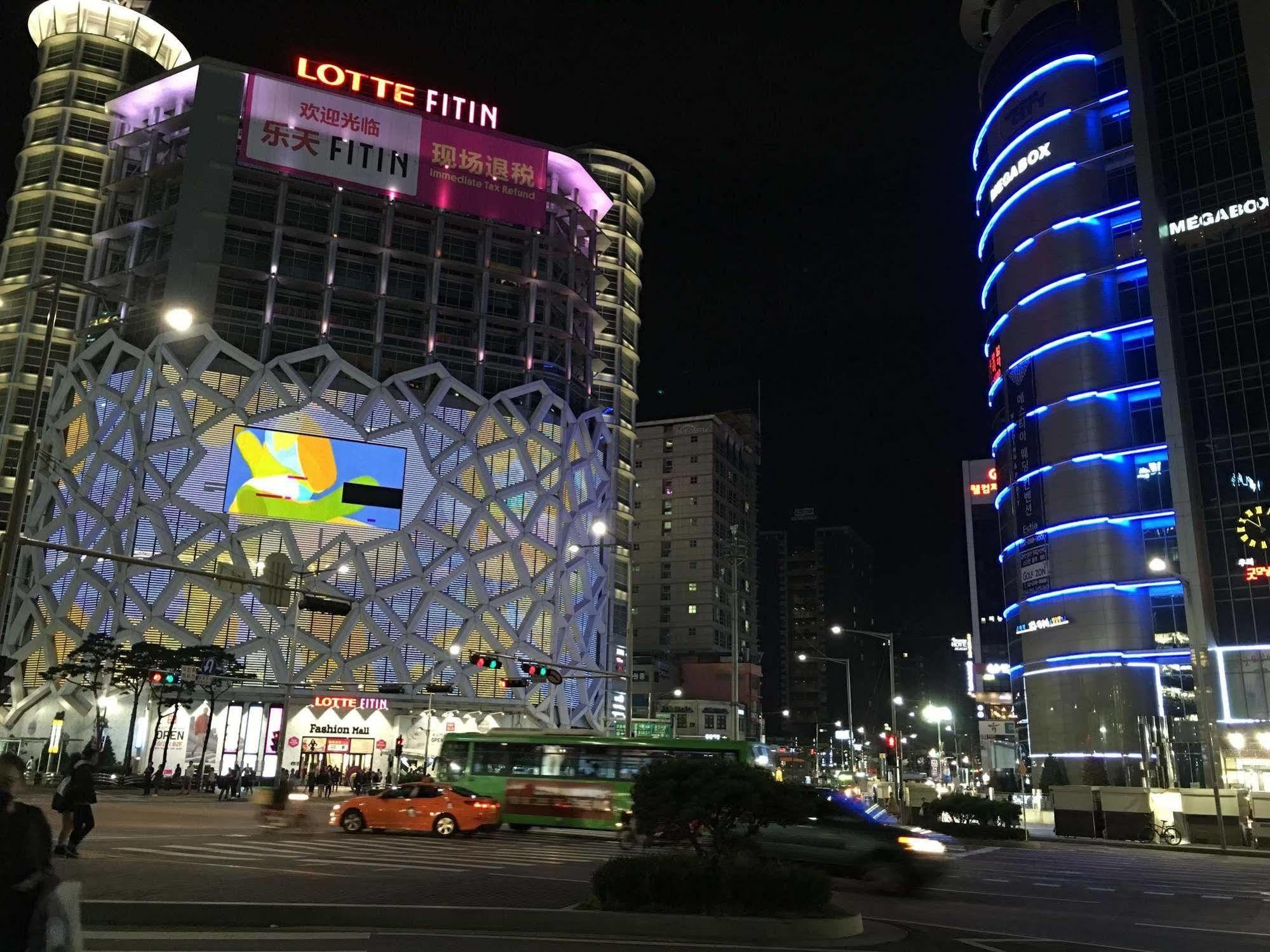 Dongdaemun - *