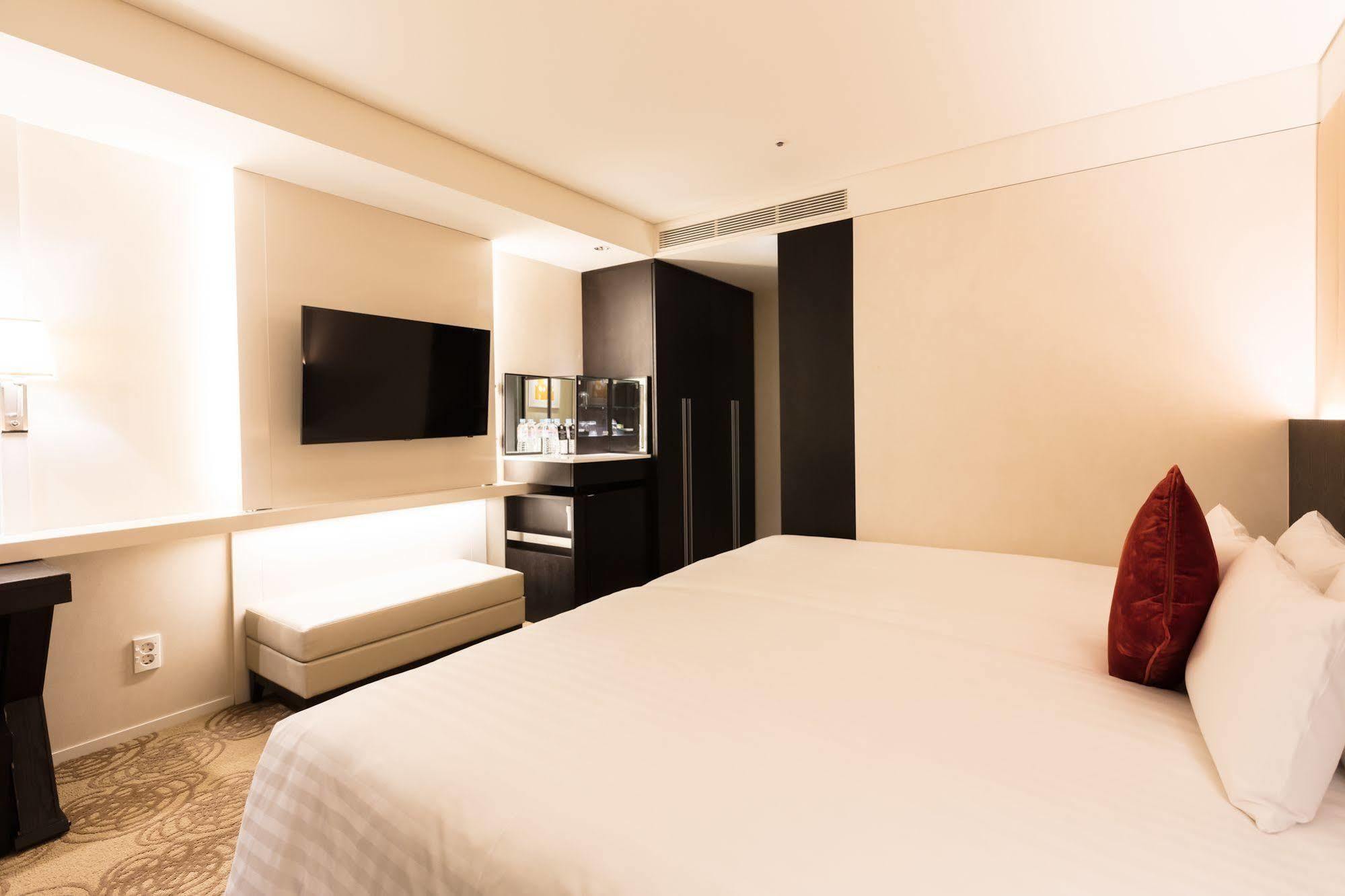 Solaria Nishitetsu Myeongdong Hotel 3*