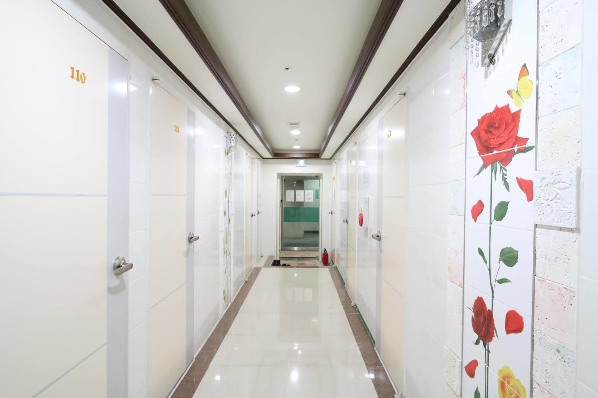 World Oneroomtel Hotel *