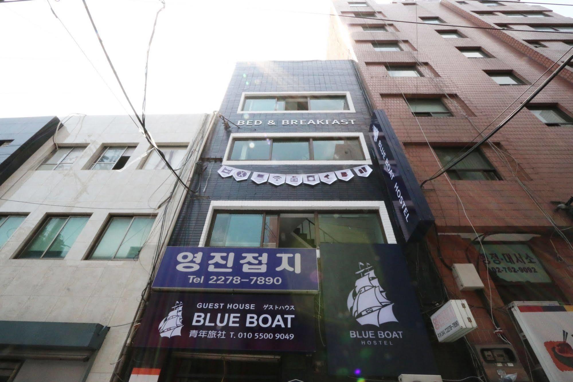 Blue Boat Myeongdong Hostel *