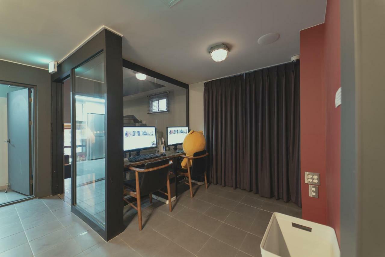 Hostel The An