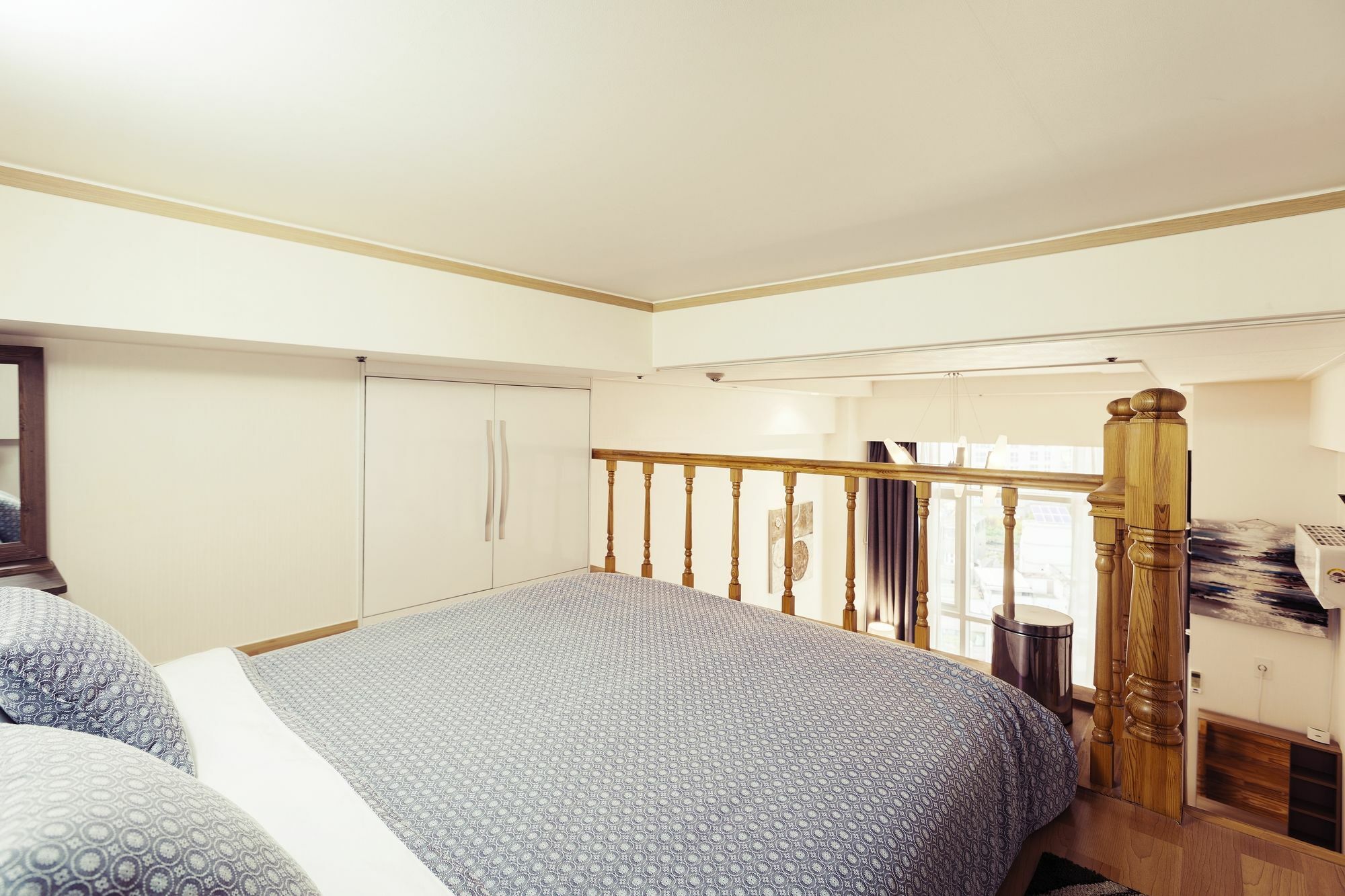 202 House Station Apartment *