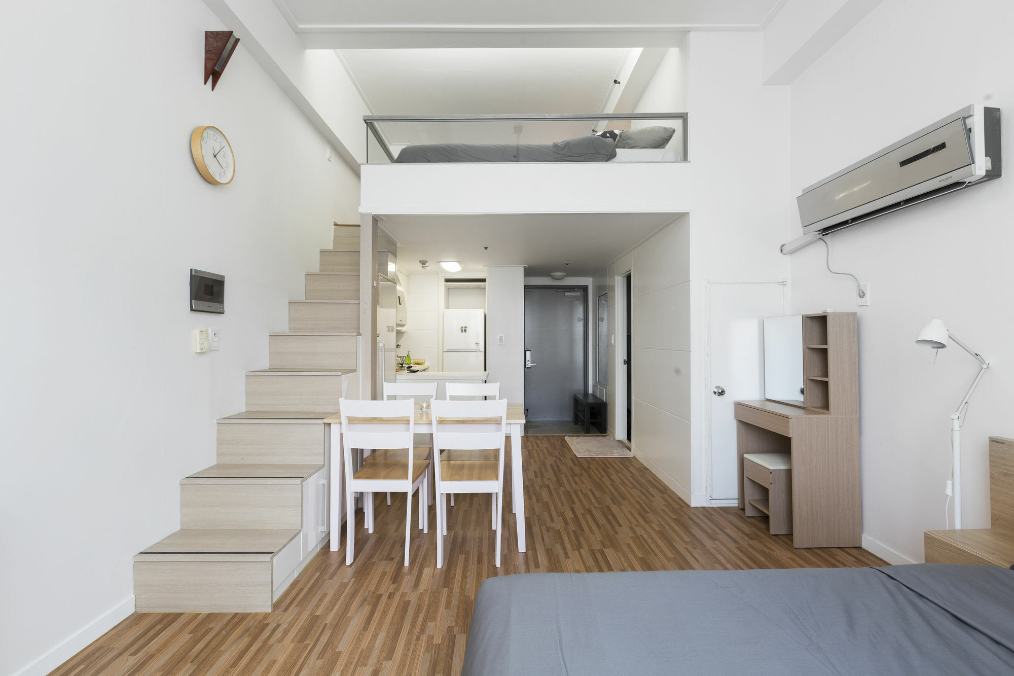 202 House Station Apartment