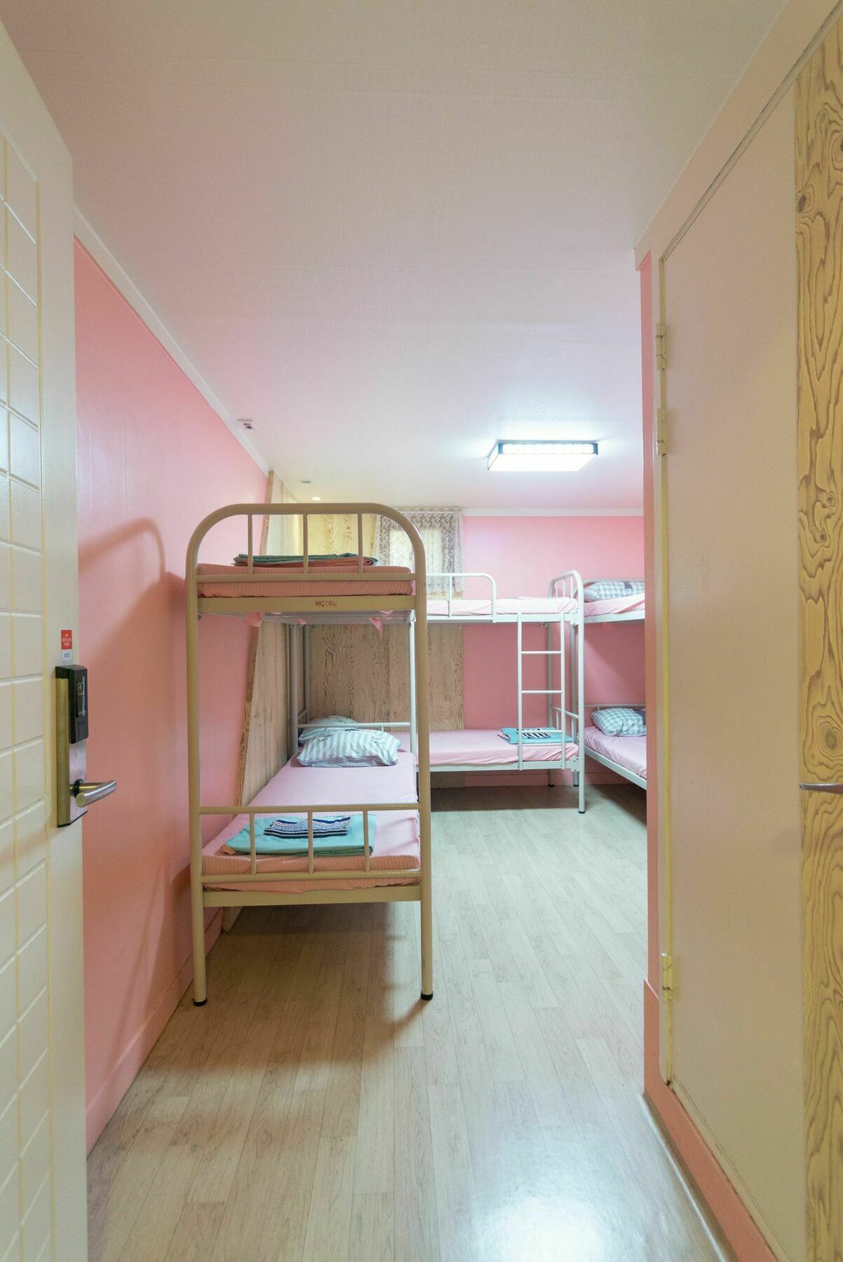 Hotel Sounlin - Caters To Women