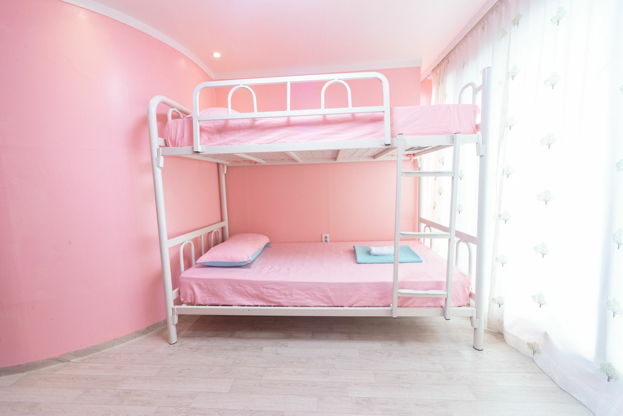 Sounlin - Caters To Women Hotel 2*