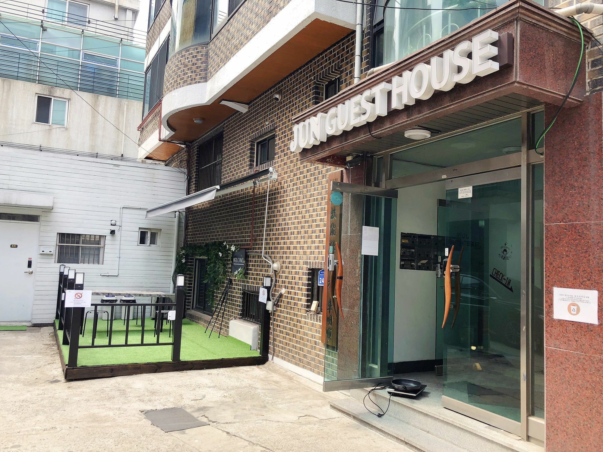 Jun Guesthouse