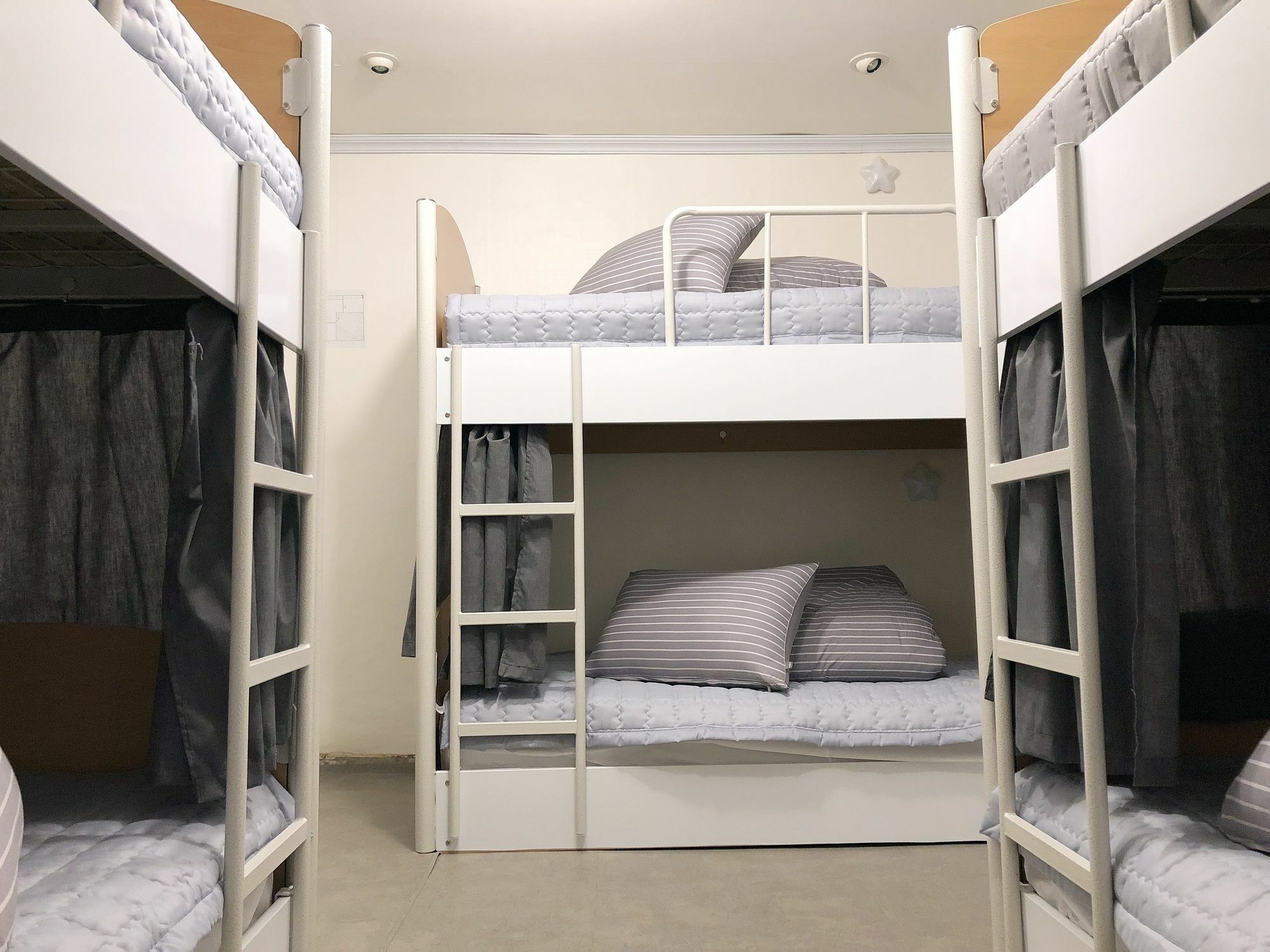 Jun Guesthouse 2*