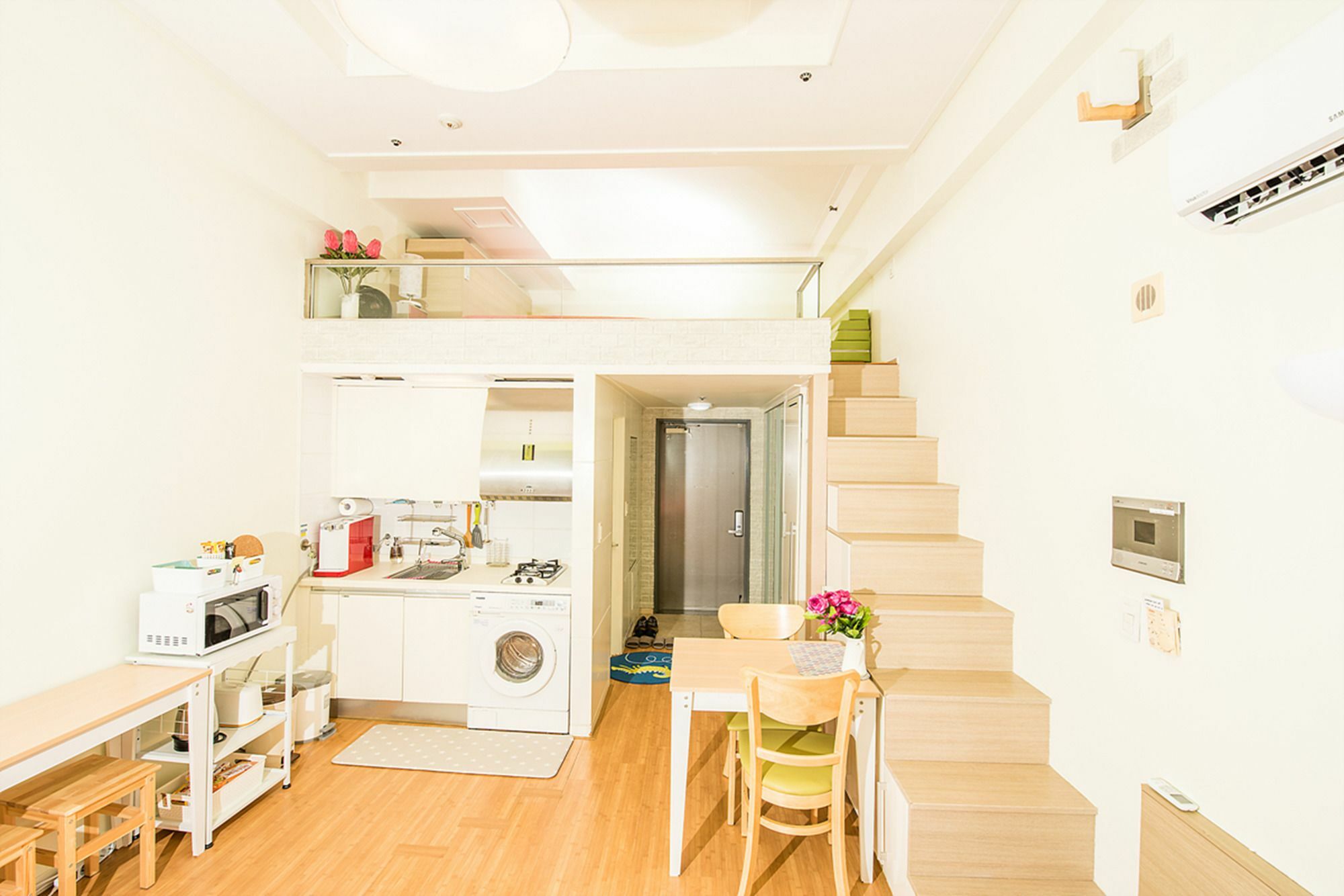 Apartment Station Joey House
