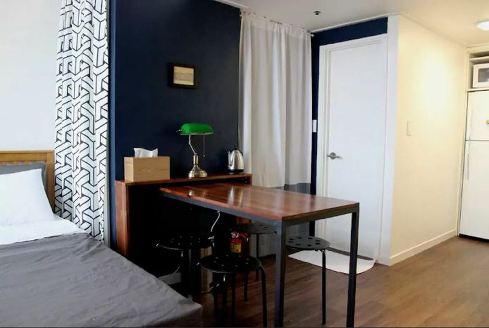 Apartment Station Joey House