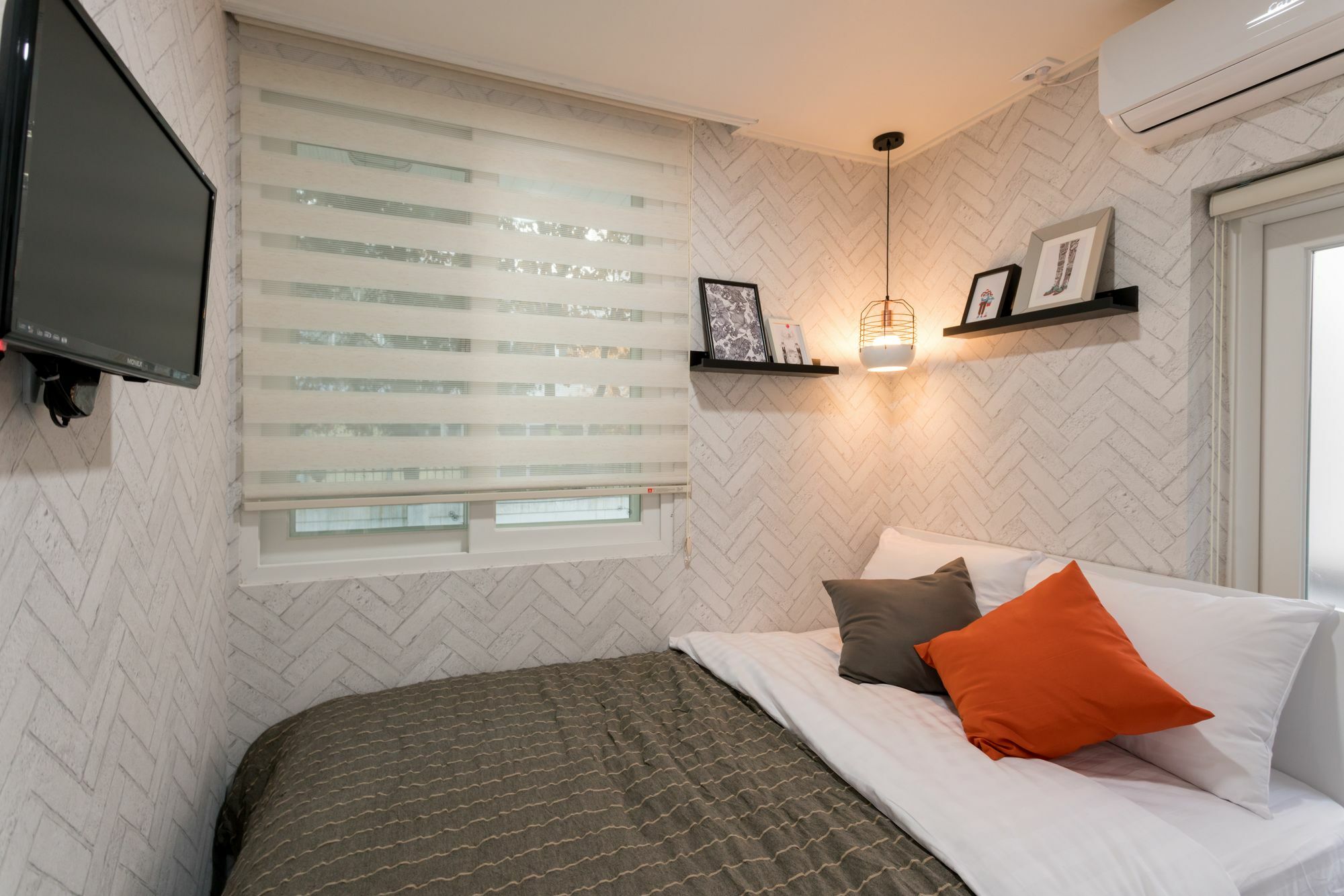 Neat House Hongdae 2*