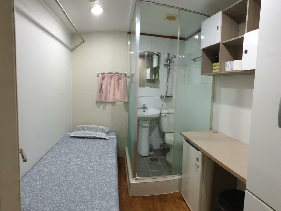 Single House Capsule hotel