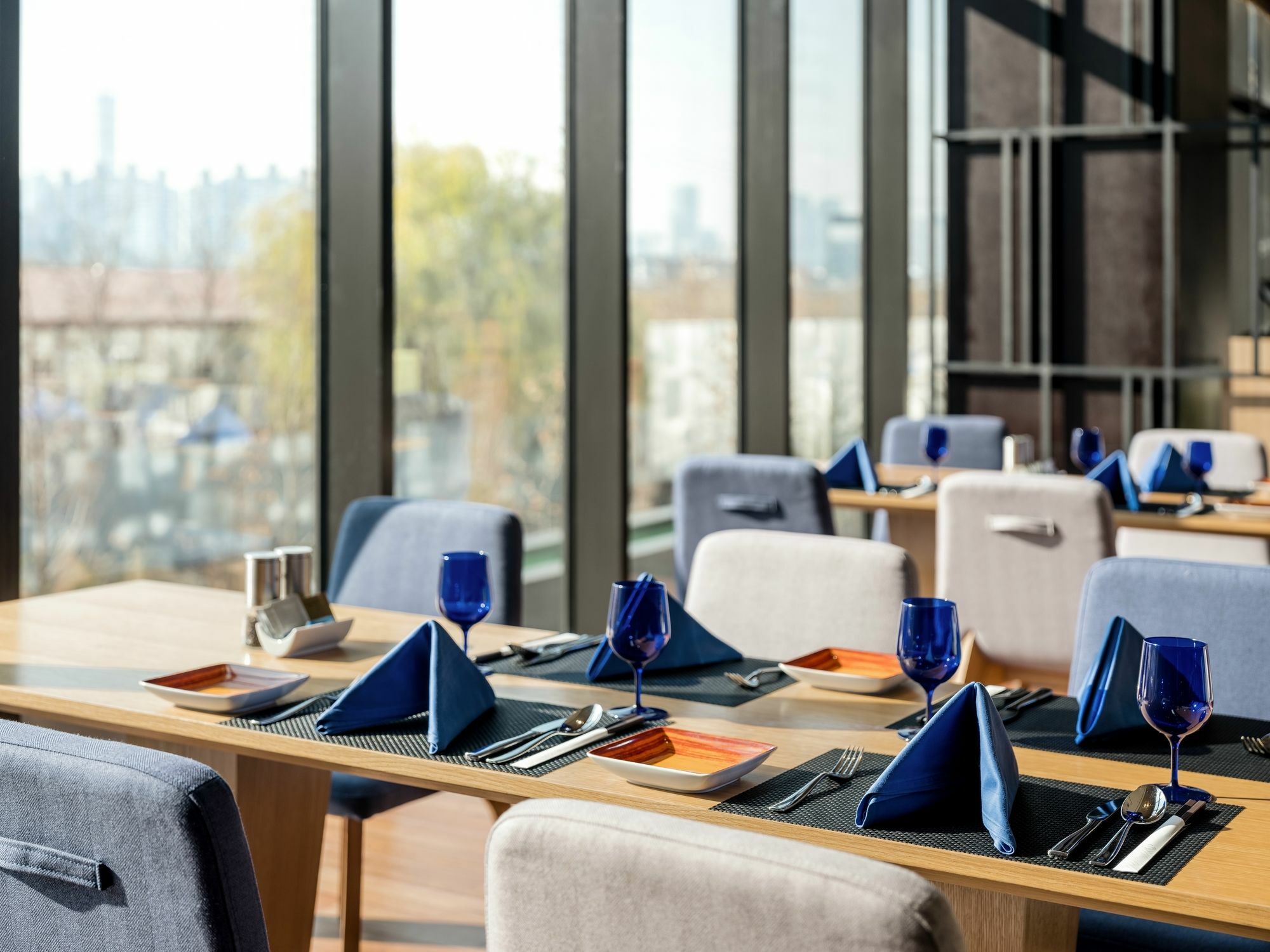 Novotel Ambassador Yongsan 5*