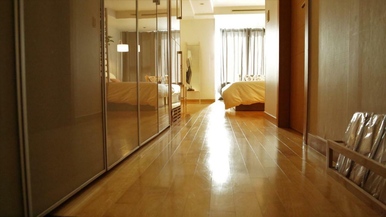 River Pr. Modern Studio.