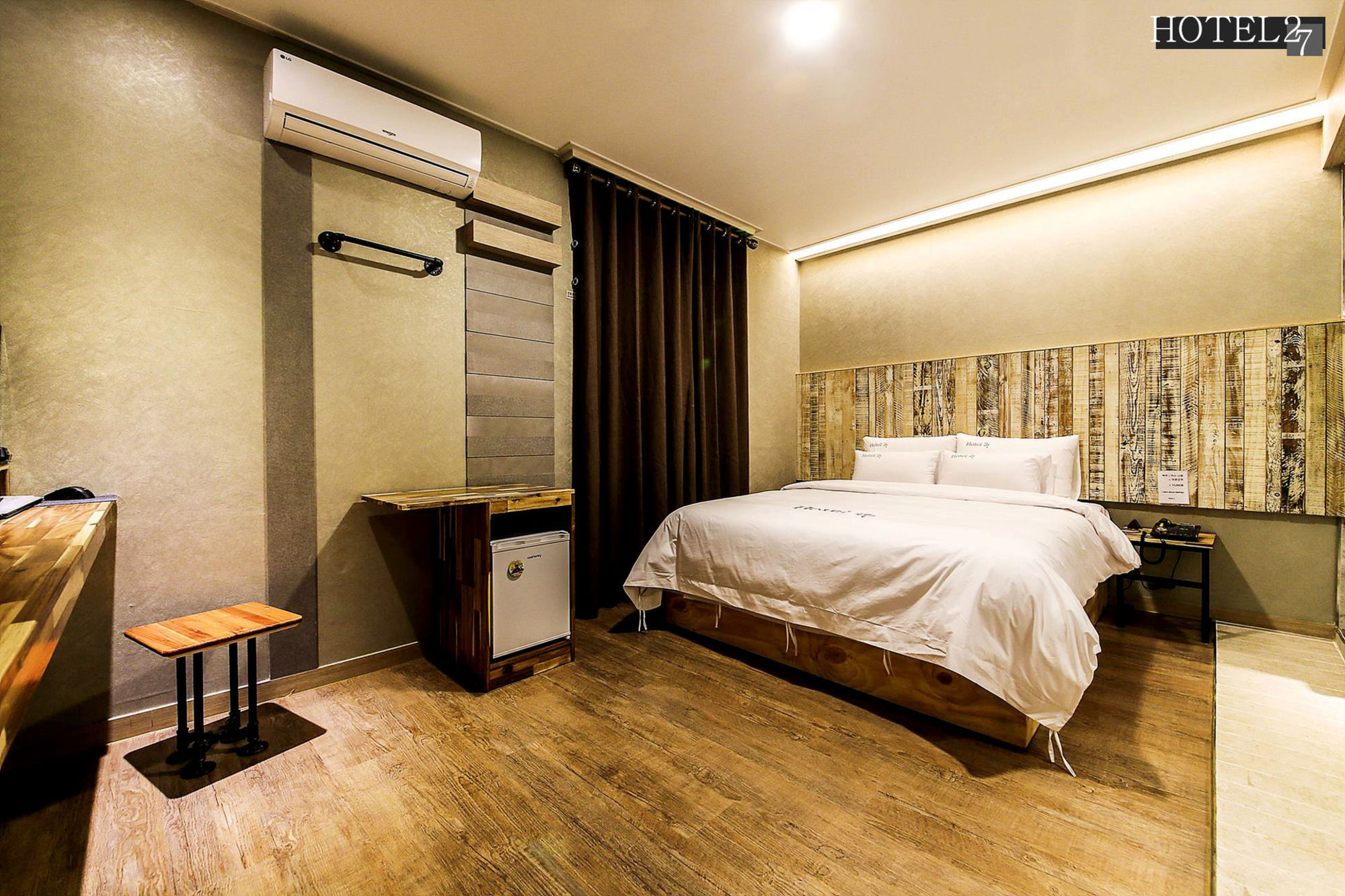 Hotel27