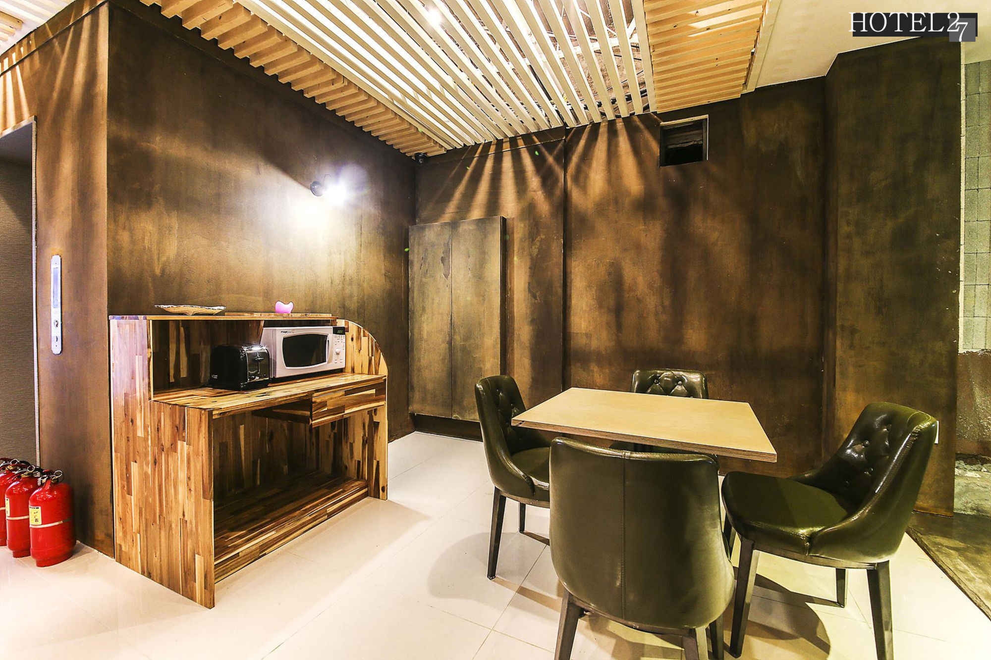Hotel27 3*